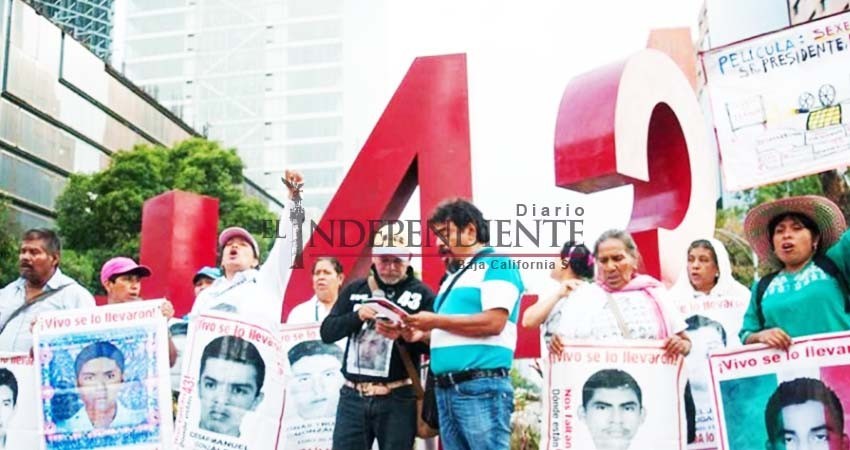 Ofrecen recompensa de 10 mdp por homicida de los 43 de Ayotzinapa Ofrecen recompensa de 10 mdp por homicida de los 43 de Ayotzinapa