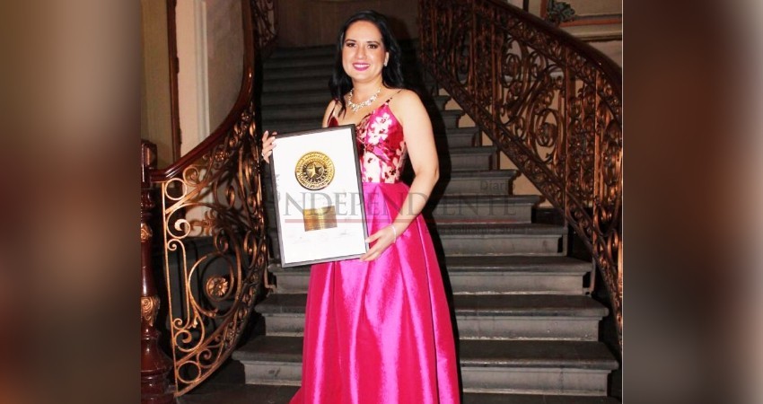 Joven sudcaliforniana recibe el Premio Nacional de la Mujer 2018 Joven sudcaliforniana recibe el Premio Nacional de la Mujer 2018