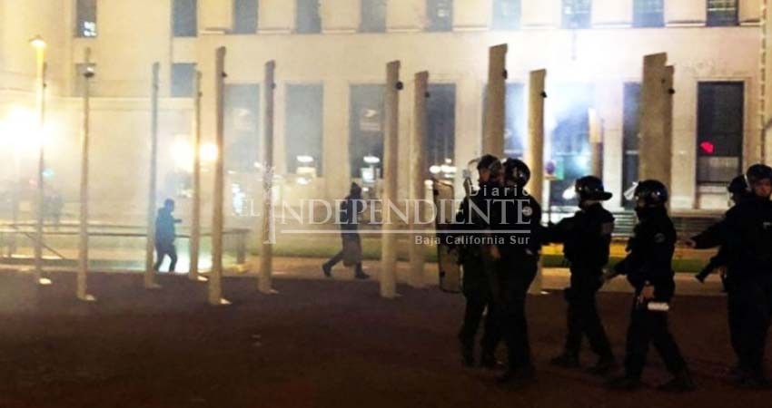 Noche de terror en Francia; sujetos hacen 'purga' por Halloween Noche de terror en Francia; sujetos hacen 'purga' por Halloween