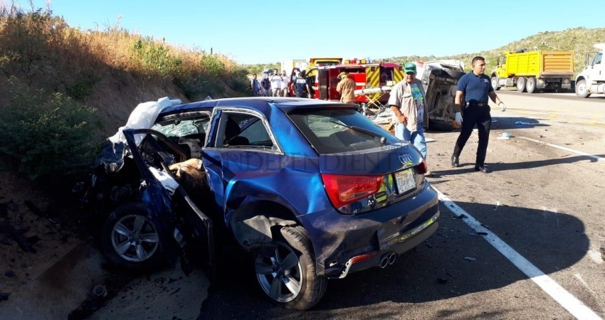 Dos muertos en choque frontal en Carretera CSL - Todos Santos Dos muertos en choque frontal en Carretera CSL - Todos Santos