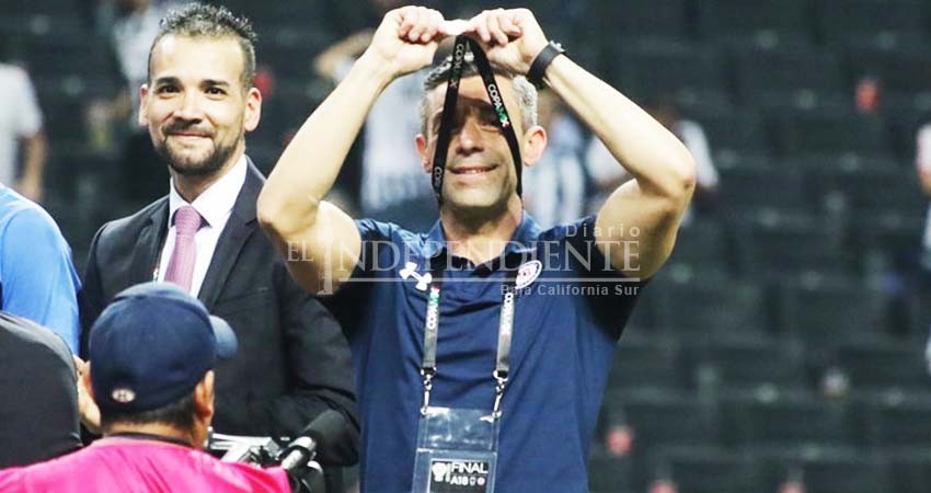 Pedro Caixinha, el primer técnico extranjero en coronarse con Cruz Azul Pedro Caixinha, el primer técnico extranjero en coronarse con Cruz Azul