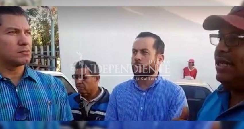 Lancheros de La Paz protestan frente a Semarnat por competencia desleal con otros prestadores Lancheros de La Paz protestan frente a Semarnat por competencia desleal con otros prestadores