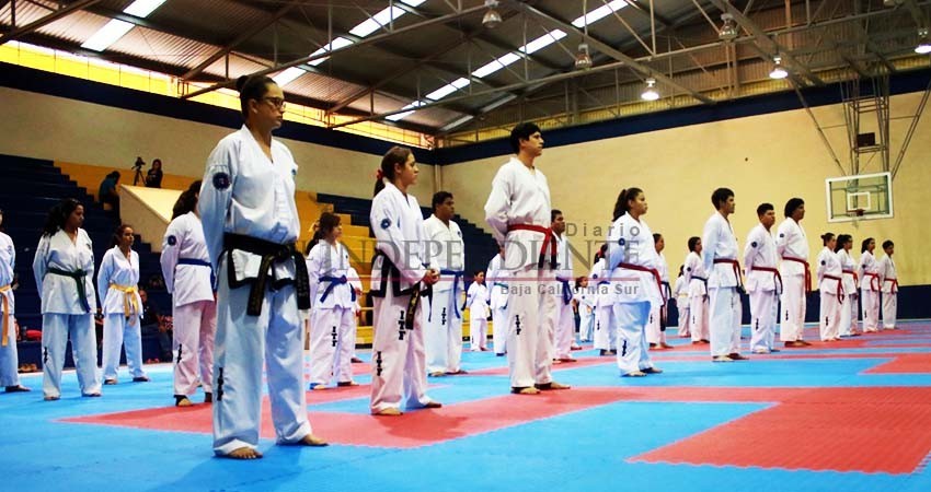 Conmemoran en la UABCS 30 años del Taekwon-Do universitario Conmemoran en la UABCS 30 años del Taekwon-Do universitario