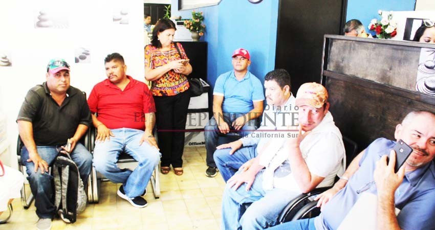 Ya pasaron 30 días de que firmaron renuncia y no pagan, denuncian ex trabajadores cabeños Ya pasaron 30 días de que firmaron renuncia y no pagan, denuncian ex trabajadores cabeños