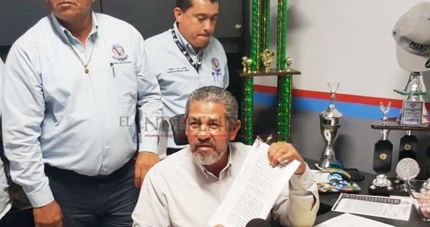 Denuncian a Mauricio Higuera ante PGJE por “despojo” Denuncian a Mauricio Higuera ante PGJE por “despojo”