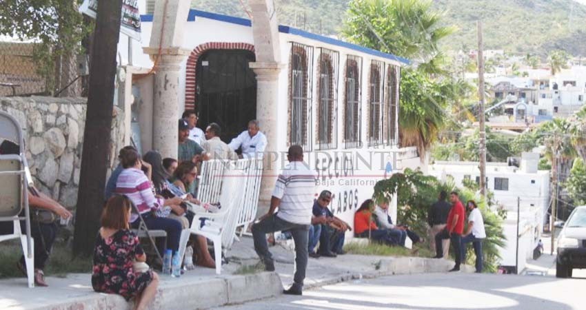 Toman edificio sindical de Burócratas de Los Cabos Toman edificio sindical de Burócratas de Los Cabos