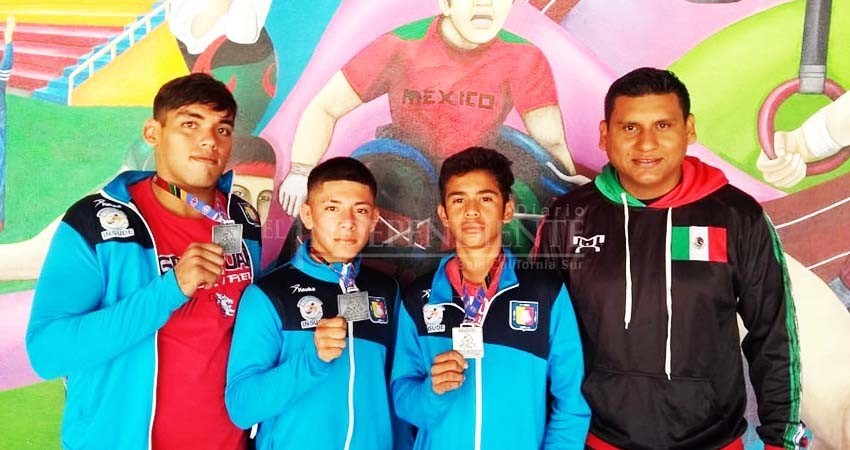 Luchadores de Sudcalifornia se cuelgan la medalla de plata Luchadores de Sudcalifornia se cuelgan la medalla de plata
