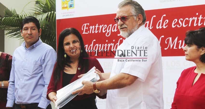 Fifonafe entrega nueve escrituras públicas al XIII Ayto. de Los Cabos Fifonafe entrega nueve escrituras públicas al XIII Ayto. de Los Cabos
