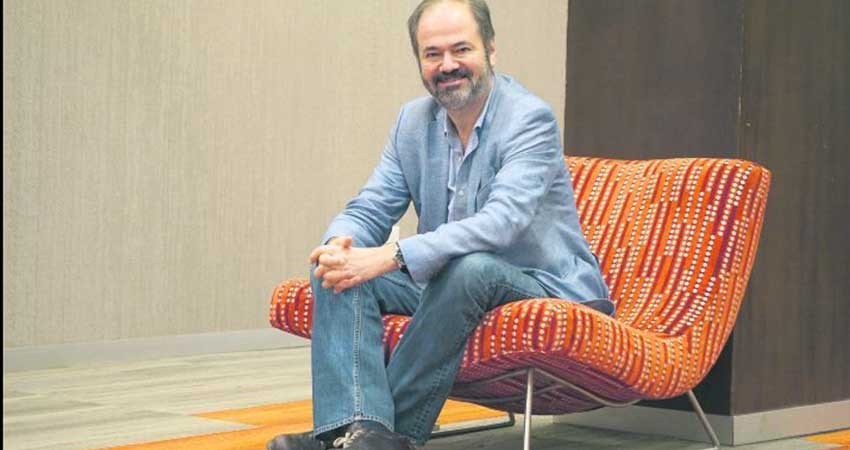 Juan Villoro resiste “El Vértigo Horizontal” Juan Villoro resiste “El Vértigo Horizontal”