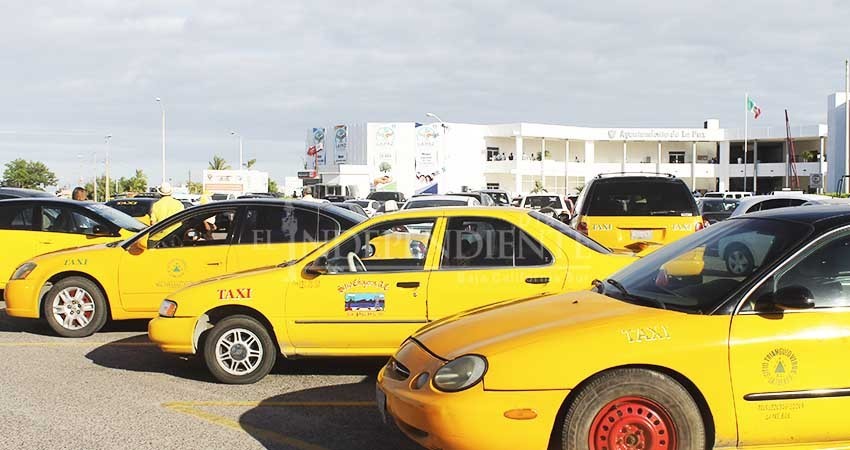 Ley de Movilidad es un saco a la medida de Uber: taxistas locales Ley de Movilidad es un saco a la medida de Uber: taxistas locales