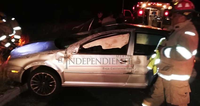 Aparatosa volcadura en el Corredor Turístico deja dos lesionados Aparatosa volcadura en el Corredor Turístico deja dos lesionados