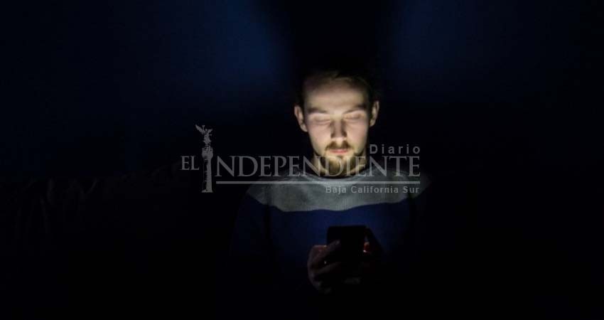 La adicción al celular provoca depresión e insomnio La adicción al celular provoca depresión e insomnio