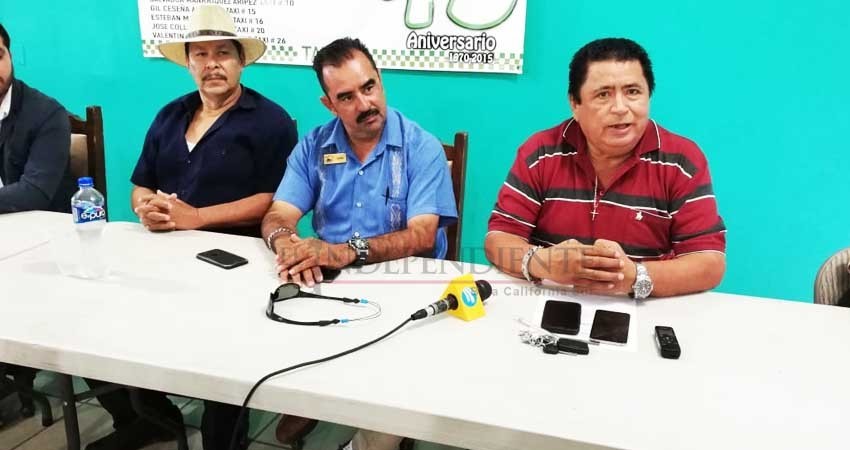 Se deslindan taxistas de operativos para “cazar” unidades Uber en Los Cabos Se deslindan taxistas de operativos para “cazar” unidades Uber en Los Cabos
