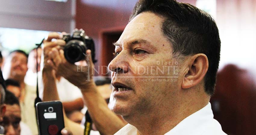 Promete diputado “placas” a choferes de taxi inconformes con Ley de Movilidad Promete diputado “placas” a choferes de taxi inconformes con Ley de Movilidad