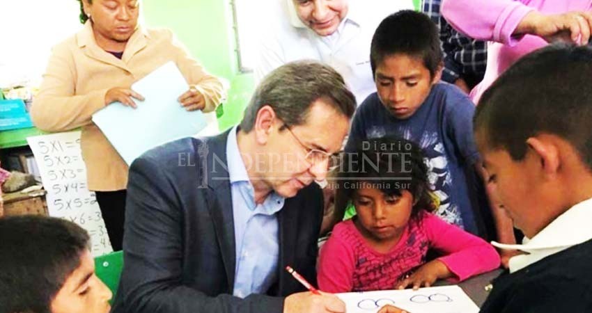 Evaluación docente seguirá... pero sin sanciones: Moctezuma Evaluación docente seguirá... pero sin sanciones: Moctezuma