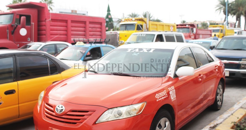 Taxistas se dicen dispuestos a usar plataformas digitales, pero con condiciones Taxistas se dicen dispuestos a usar plataformas digitales, pero con condiciones