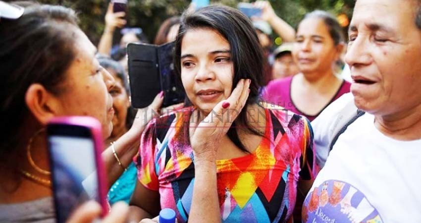 Liberan a mujer acusada de abortar en El Salvador; fue violada Liberan a mujer acusada de abortar en El Salvador; fue violada