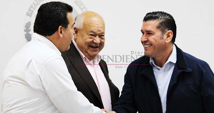 Anuncia Víctor Castro estrecha relación con Gobierno BCS; “No nos mueve la venganza política” Anuncia Víctor Castro estrecha relación con Gobierno BCS; “No nos mueve la venganza política”