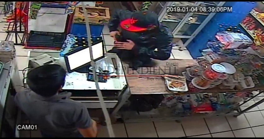 Evidencían asalto a mano armada en comercio de colonia de CSL