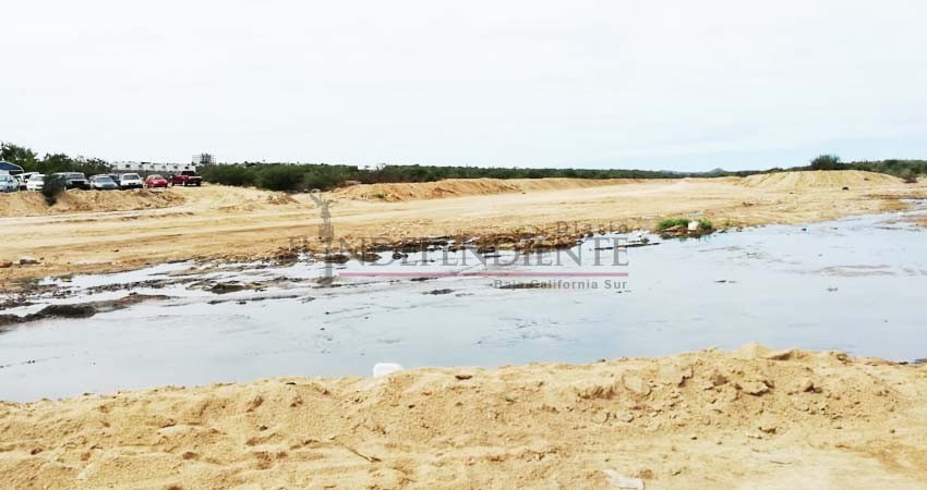 Derrama Planta de Tratamiento del Oomsapas cientos de litros de aguas negras a cauce de arroyo de CSL Derrama Planta de Tratamiento del Oomsapas cientos de litros de aguas negras a cauce de arroyo de CSL