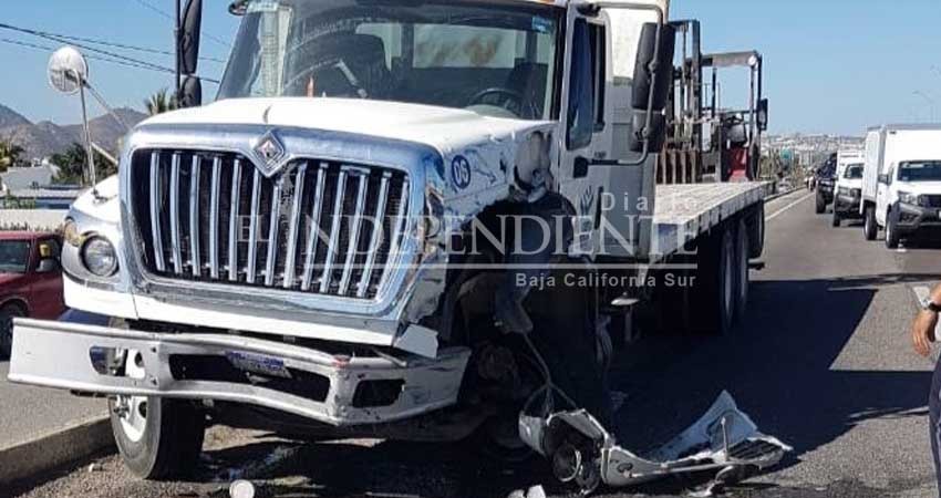 Carambola en Carambola en Corredor Turístico entre taxi, particular y camión de carga Carambola en Carambola en Corredor Turístico entre taxi, particular y camión de carga