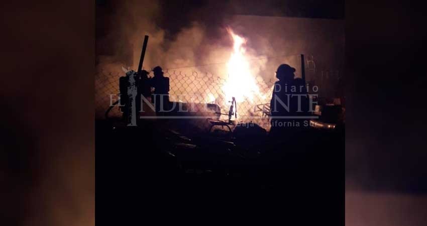 Incendio despierta a vecinos de la Col Miramar en CSL Incendio despierta a vecinos de la Col Miramar en CSL