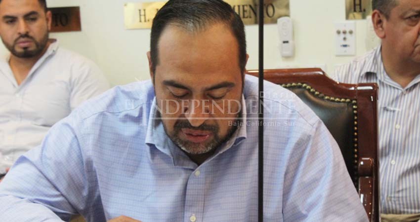 Pide regidor a Oomsapas que explique retención de pago a trabajadores