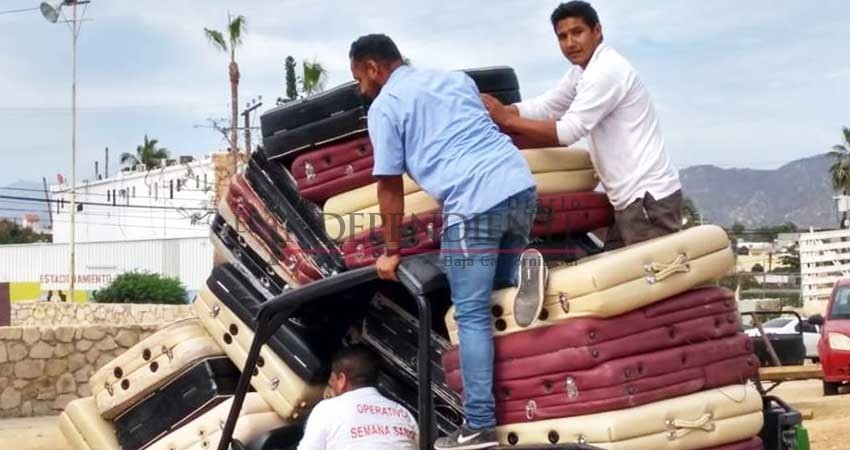 Tras operativo Zofemat retiró carpas de masajes en playa Ocho Cascadas Tras operativo Zofemat retiró carpas de masajes en playa Ocho Cascadas