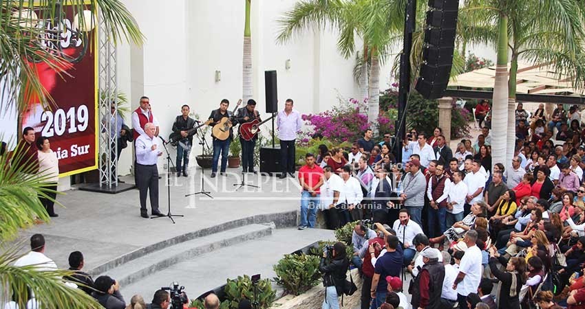 Arropan morenistas a Leonel Cota a 20 años de “alternancia” en BCS Arropan morenistas a Leonel Cota a 20 años de “alternancia” en BCS