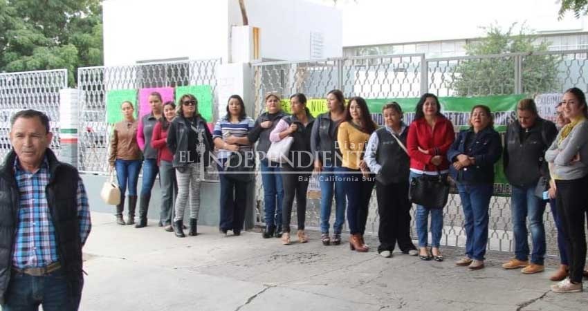Toman sindicalizados oficinas de Semarnat en BCS Toman sindicalizados oficinas de Semarnat en BCS