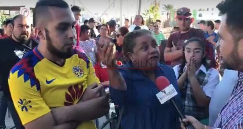 Molestos los ciudadanos por mecánica de entrega de boletos para el Chivas – América Molestos los ciudadanos por mecánica de entrega de boletos para el Chivas – América