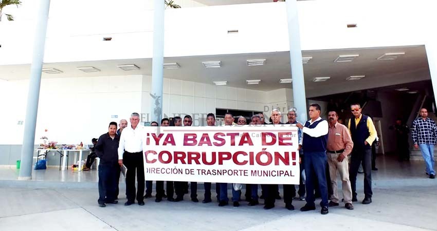 Piden alto a “corrupción” en Dirección de Transporte de La Paz Piden alto a “corrupción” en Dirección de Transporte de La Paz