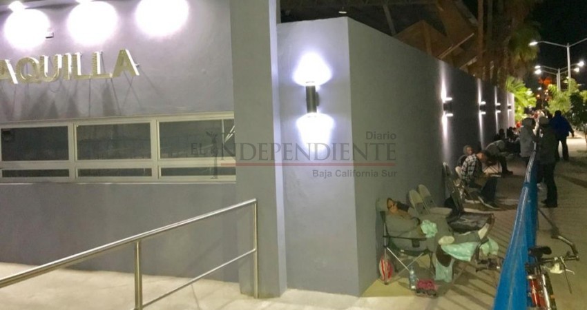 Acampan afuera del Guaycura para conseguir boletos del Chivas - América