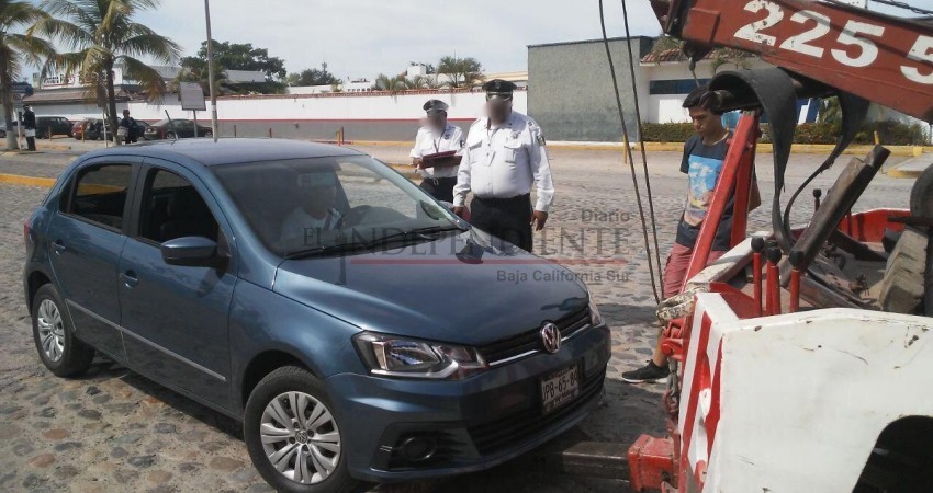 Inician acciones contra Uber en Los Cabos; taxistas se manifiestan