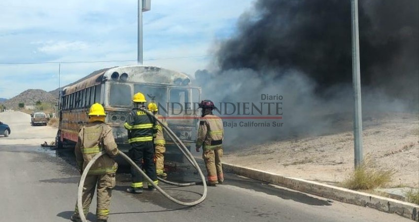 Se incendió un camión del transporte público mientras daba servicio Se incendió un camión del transporte público mientras daba servicio