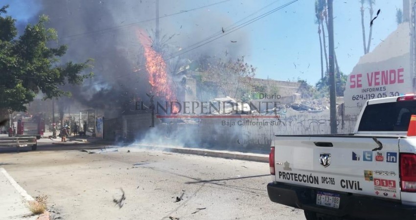 Voraz incendio en la zona Centro de Cabo San Lucas Voraz incendio en la zona Centro de Cabo San Lucas