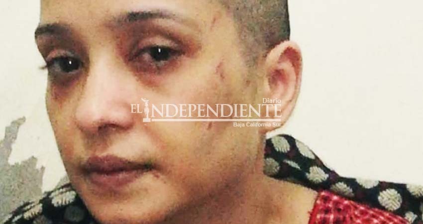 Hombre rapa a su esposa por no querer bailar con él Hombre rapa a su esposa por no querer bailar con él