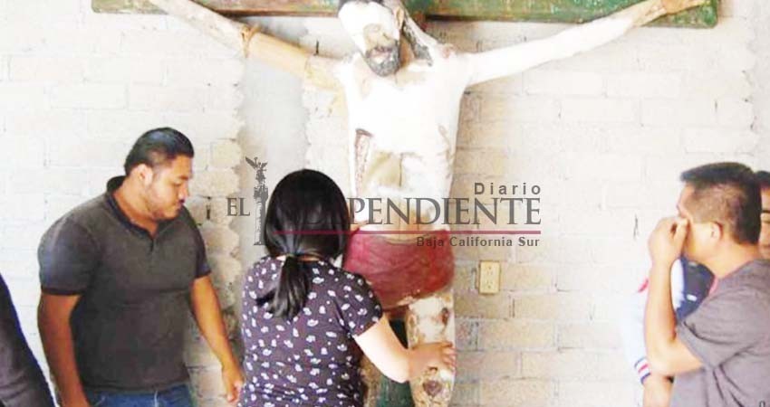 Especialistas del INAH restauran Cristo de 400 años Especialistas del INAH restauran Cristo de 400 años
