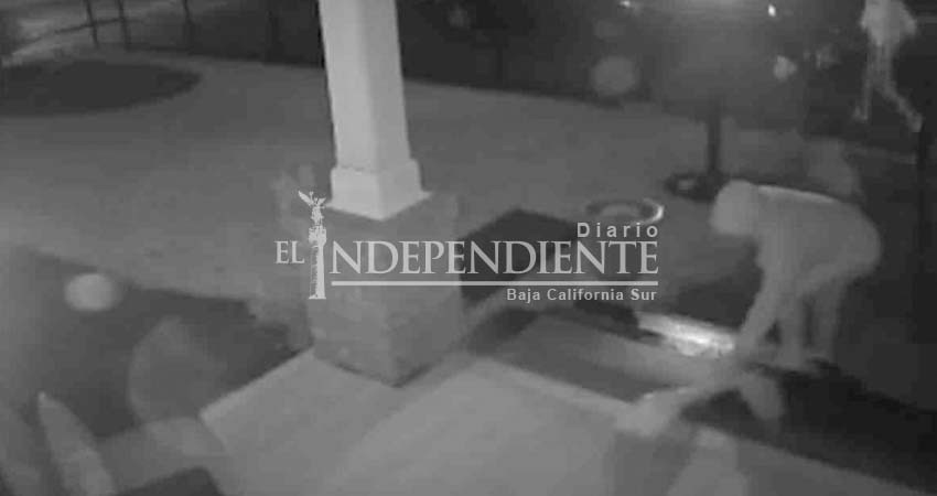 Ladrones se arrepienten, regresan botín y dejan flores Ladrones se arrepienten, regresan botín y dejan flores