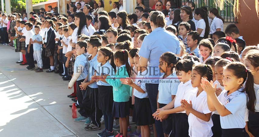 Salen de vacaciones más de 90 mil alumnos de 238 diferentes escuelas en Los Cabos Salen de vacaciones más de 90 mil alumnos de 238 diferentes escuelas en Los Cabos