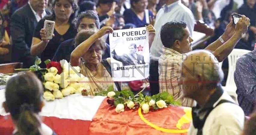 Peruanos dan último adiós al expresidente Alan García