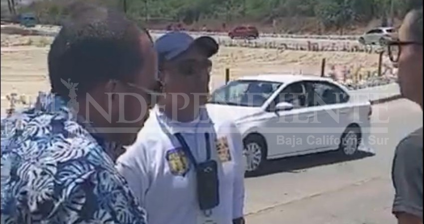 Inspectores de Transporte Municipal bajan de Uber a turistas en Los Cabos Inspectores de Transporte Municipal bajan de Uber a turistas en Los Cabos