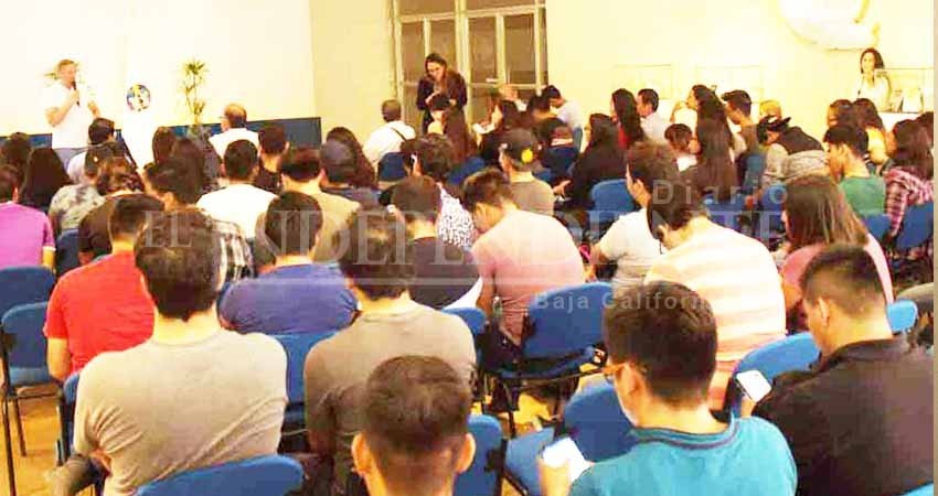 Dan a conocer en UABCS programas de becas para estudiar en Rusia