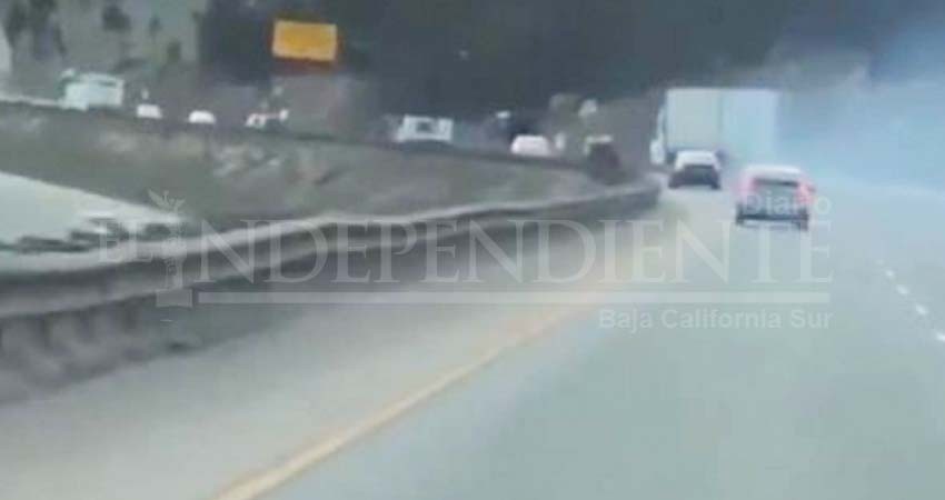 Camión se queda sin frenos en carretera y a toda velocidad Camión se queda sin frenos en carretera y a toda velocidad