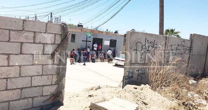 Problemas entre vecinos del Paraíso del Sol por barda colindante con invasión Problemas entre vecinos del Paraíso del Sol por barda colindante con invasión