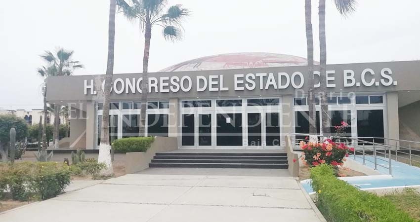 Presiona Perla Flores para que "descongelen" sus iniciativas en Congreso BCS Presiona Perla Flores para que "descongelen" sus iniciativas en Congreso BCS