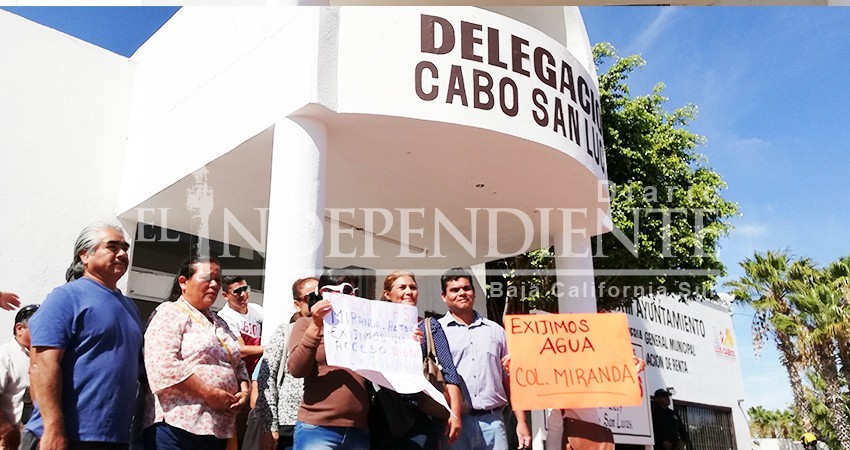 Inconformes vecinos de colonia Miranda de CSL por falta de agua potable Inconformes vecinos de colonia Miranda de CSL por falta de agua potable