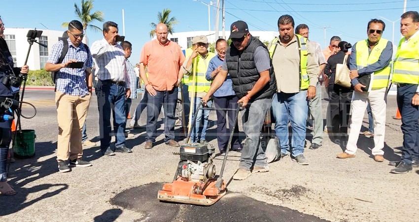 Taparán 5 mil 600 “baches” en calles principales de La Paz Taparán 5 mil 600 “baches” en calles principales de La Paz