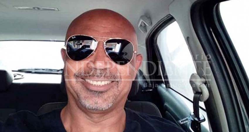 Policía asesina a exnovia y se suicida en edificio público