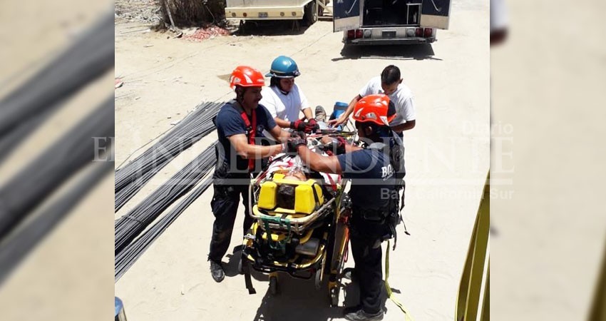 Rescatan del 4to piso a trabajador herido en construcción de CSL